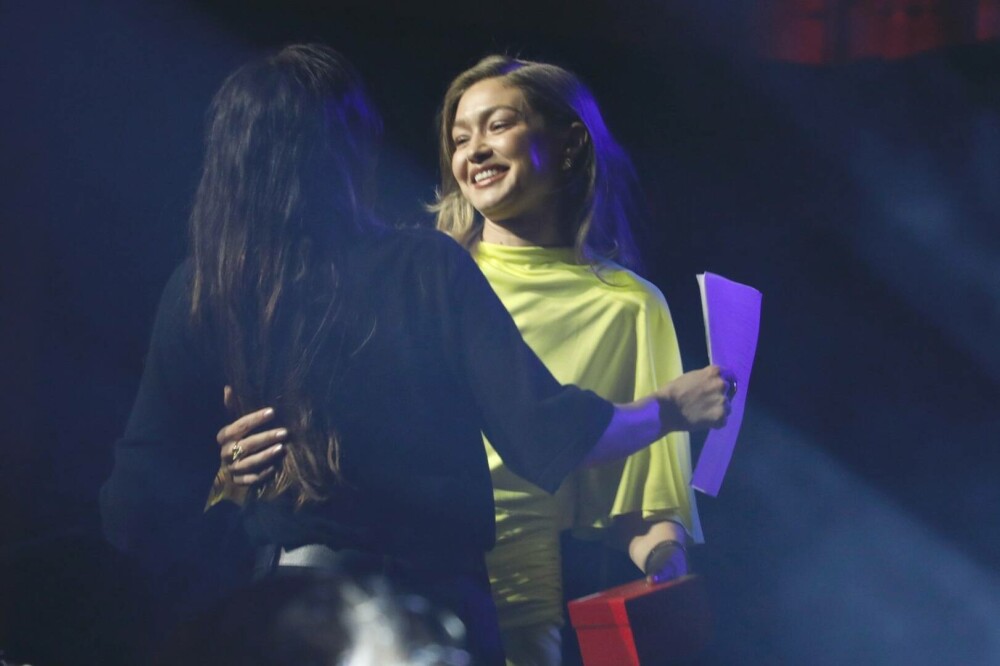 Gigi Hadid, apariție plină de eleganță la Golden Heart Awards 2025. Ce ținută a purtat | GALERIE FOTO - Imaginea 8