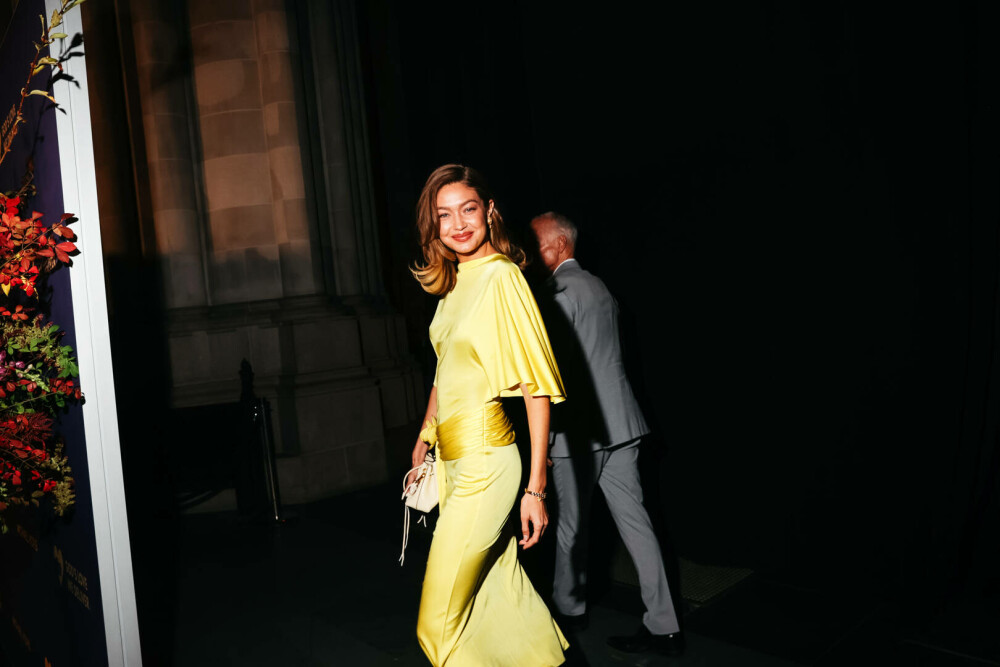 Gigi Hadid, apariție plină de eleganță la Golden Heart Awards 2025. Ce ținută a purtat | GALERIE FOTO - Imaginea 20