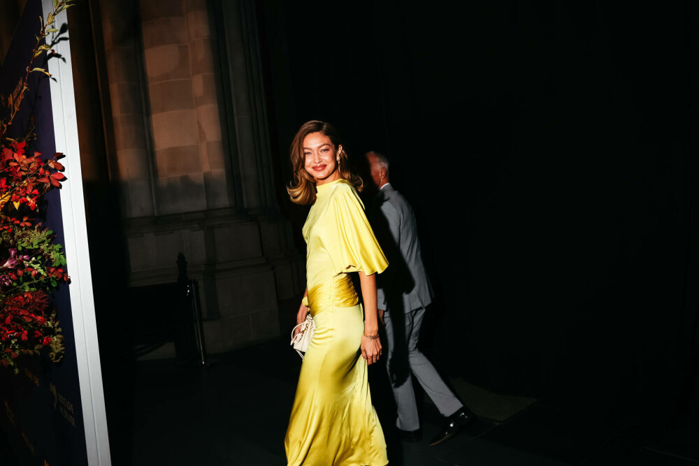 Gigi Hadid, apariție plină de eleganță la Golden Heart Awards 2025. Ce ținută a purtat | GALERIE FOTO - Imaginea 22