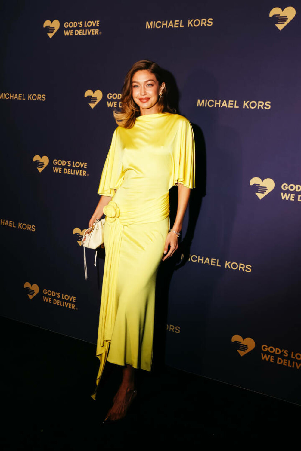 Gigi Hadid, apariție plină de eleganță la Golden Heart Awards 2025. Ce ținută a purtat | GALERIE FOTO - Imaginea 30