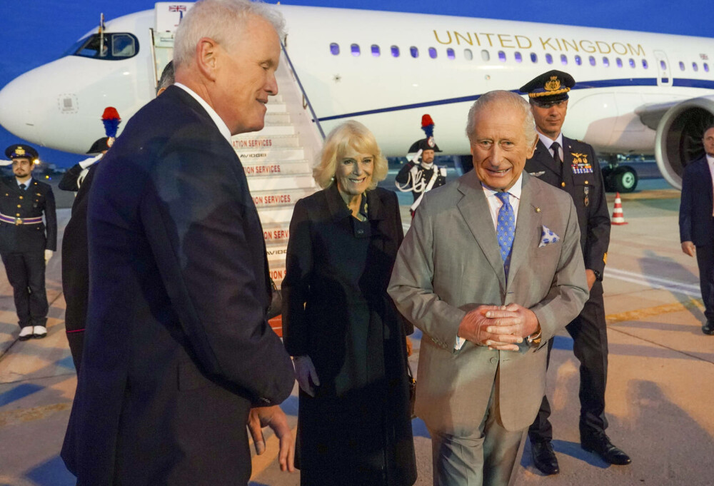 Regele Charles și Regina Camilla au ajuns la Vatican într-o vizită istorică și se vor ruga alături de Papa Leon. FOTO - Imaginea 5