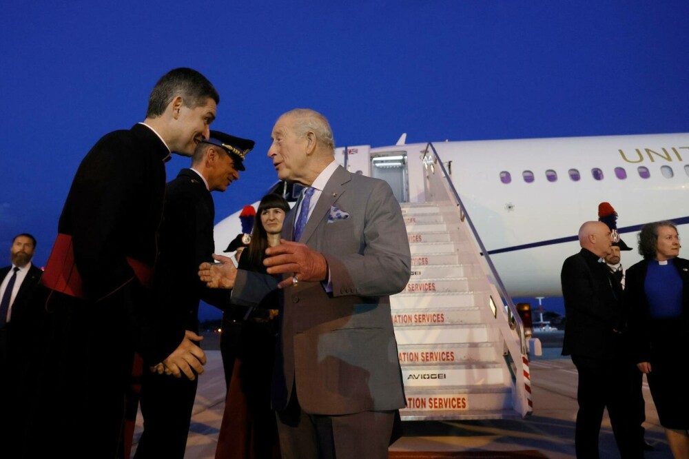 Regele Charles și Regina Camilla au ajuns la Vatican într-o vizită istorică și se vor ruga alături de Papa Leon. FOTO - Imaginea 16