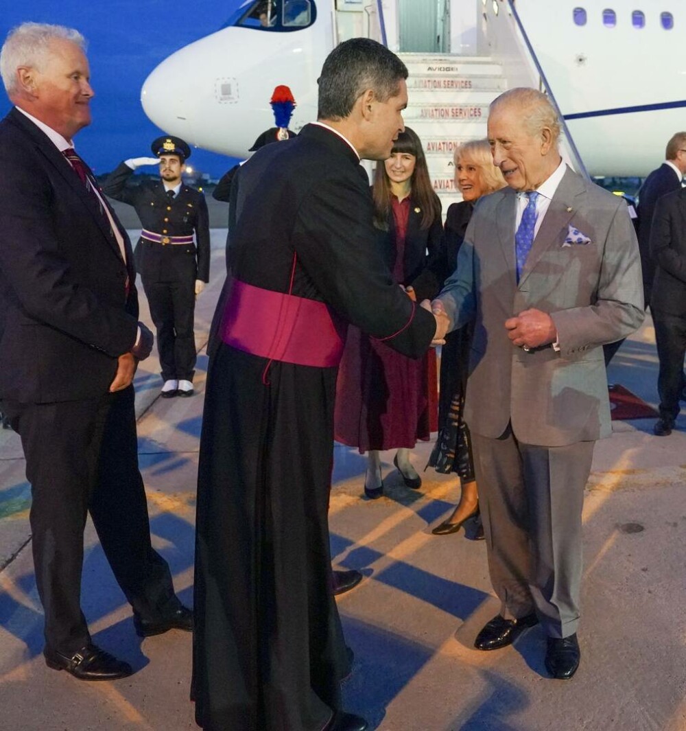 Regele Charles și Regina Camilla au ajuns la Vatican într-o vizită istorică și se vor ruga alături de Papa Leon. FOTO - Imaginea 26