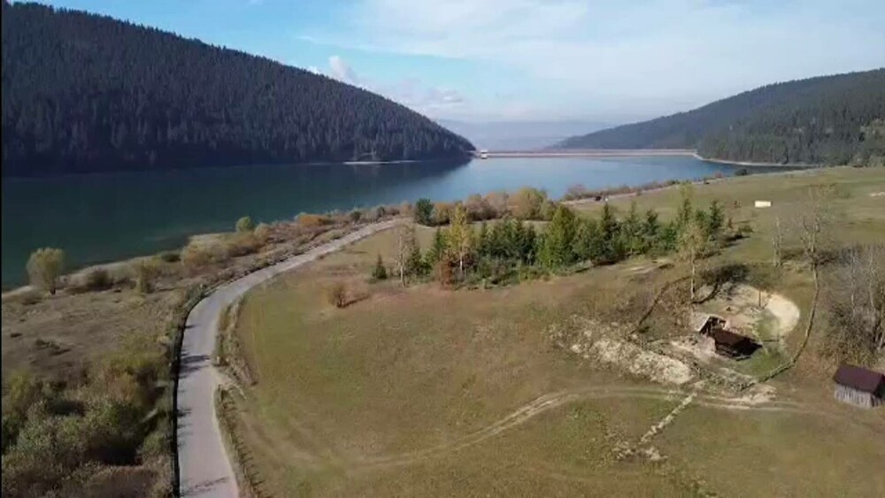 Cine sunt tinerii găsiți morți într-o mașină, lângă lacul Frumoasa. Bianka era împuşcată în piept, iar Toni în cap - Imaginea 6
