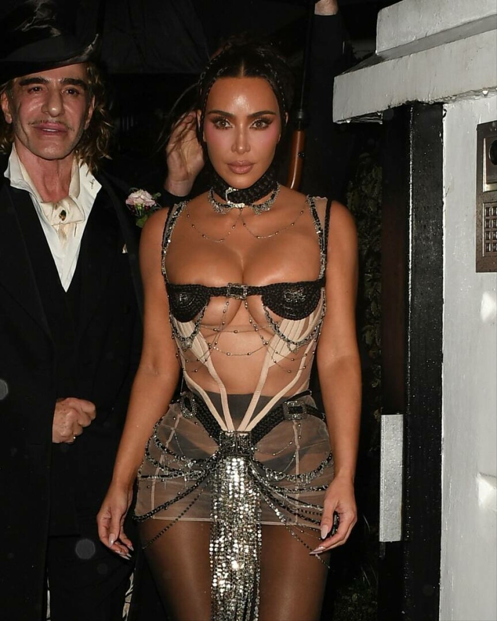 Ținutele îndrăznețe pe care le-a ales Kim Kardashian la petrecerea de ziua ei. Vedeta a împlinit 45 de ani | GALERIE FOTO - Imaginea 10