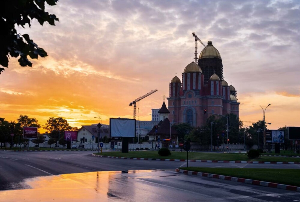 Deutsche Welle scrie despre ”mega” Catedrala Națională. ”Cea mai credincioasă țară din UE, cu cel mai mare deficit bugetar” - Imaginea 34