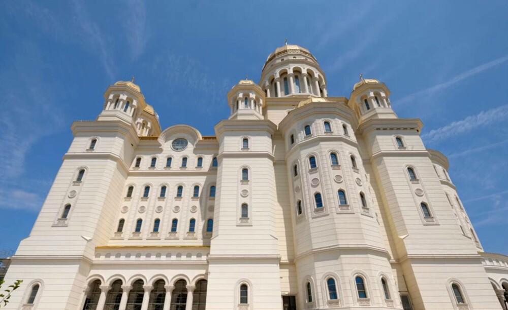 Deutsche Welle scrie despre ”mega” Catedrala Națională. ”Cea mai credincioasă țară din UE, cu cel mai mare deficit bugetar” - Imaginea 39