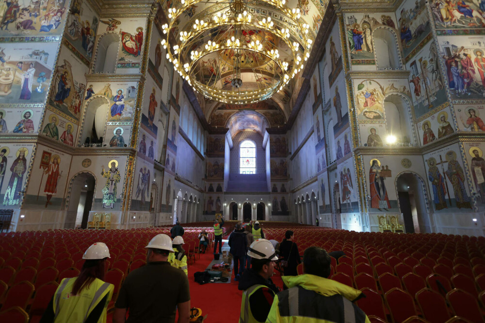 Deutsche Welle scrie despre ”mega” Catedrala Națională. ”Cea mai credincioasă țară din UE, cu cel mai mare deficit bugetar” - Imaginea 17