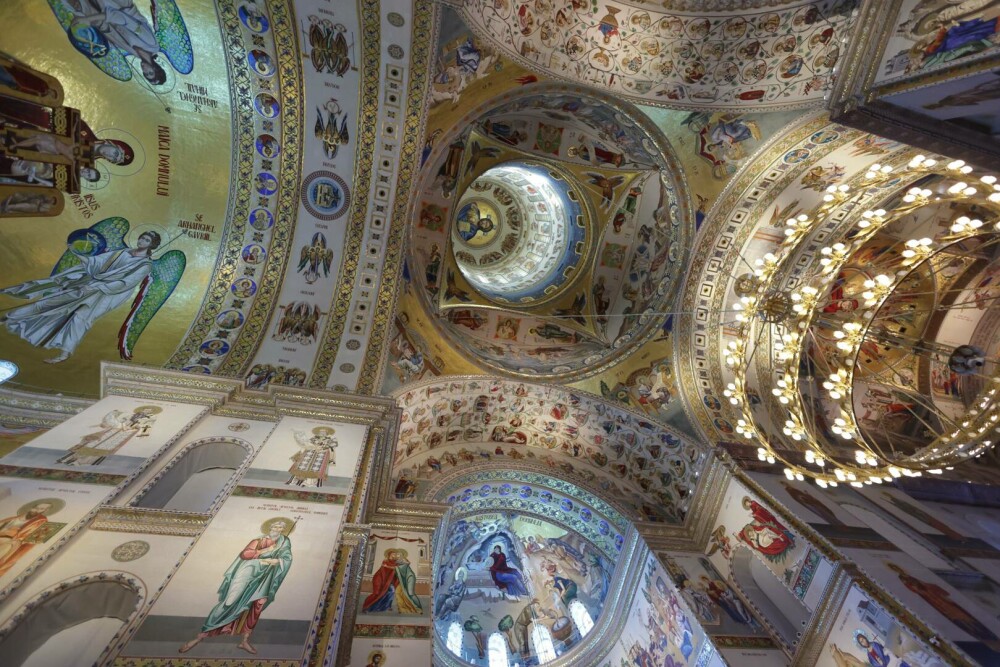 Deutsche Welle scrie despre ”mega” Catedrala Națională. ”Cea mai credincioasă țară din UE, cu cel mai mare deficit bugetar” - Imaginea 18