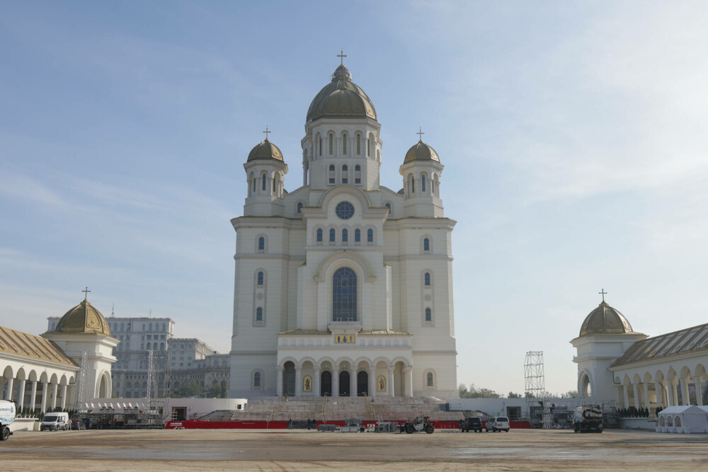 Deutsche Welle scrie despre ”mega” Catedrala Națională. ”Cea mai credincioasă țară din UE, cu cel mai mare deficit bugetar” - Imaginea 26