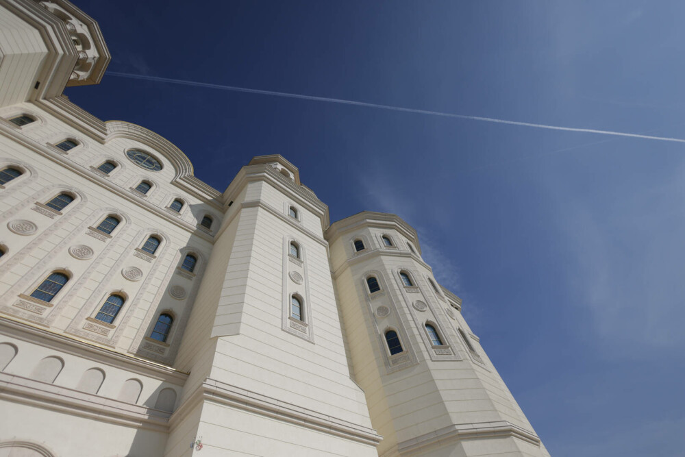 Deutsche Welle scrie despre ”mega” Catedrala Națională. ”Cea mai credincioasă țară din UE, cu cel mai mare deficit bugetar” - Imaginea 27