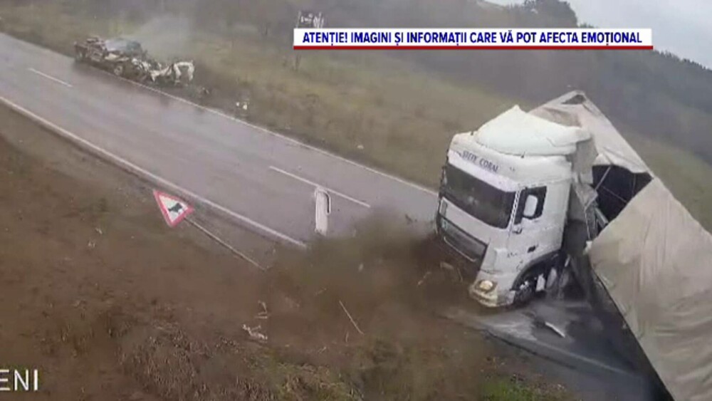 Accident grav pe „drumul morții”. Un TIR a strivit o mașină. Două persoane au decedat. VIDEO - Imaginea 6