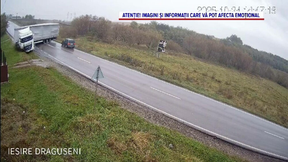 Accident grav pe „drumul morții”. Un TIR a strivit o mașină. Două persoane au decedat. VIDEO - Imaginea 7
