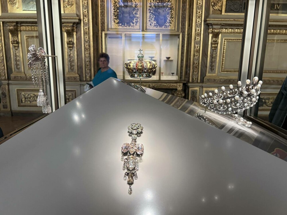 Firma care a produs macaraua jafului de la Luvru și-a făcut reclamă cu imagini de la locul faptei: Nu există publicitate rea - Imaginea 4