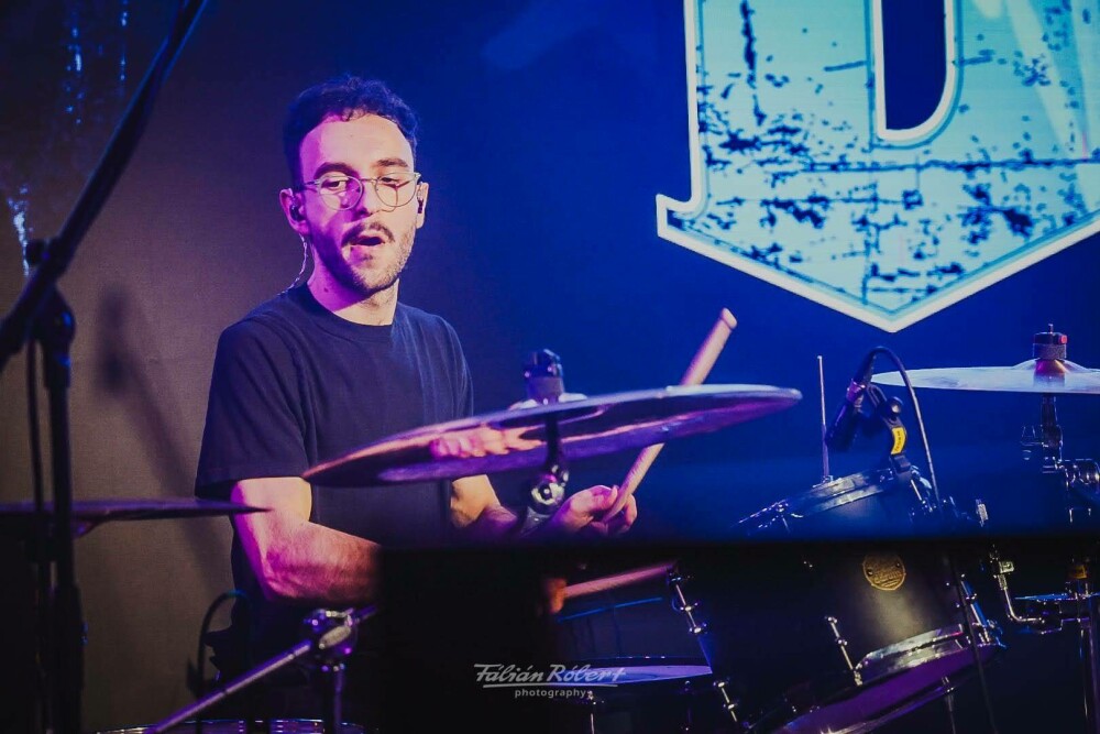 Formația de rock & metal alternativ Gri, album de debut: ”Dezrădăcinat”. ”Milioane de suflete sunt departe de locurile lor” - Imaginea 3