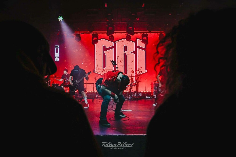 Formația de rock & metal alternativ Gri, album de debut: ”Dezrădăcinat”. ”Milioane de suflete sunt departe de locurile lor” - Imaginea 5