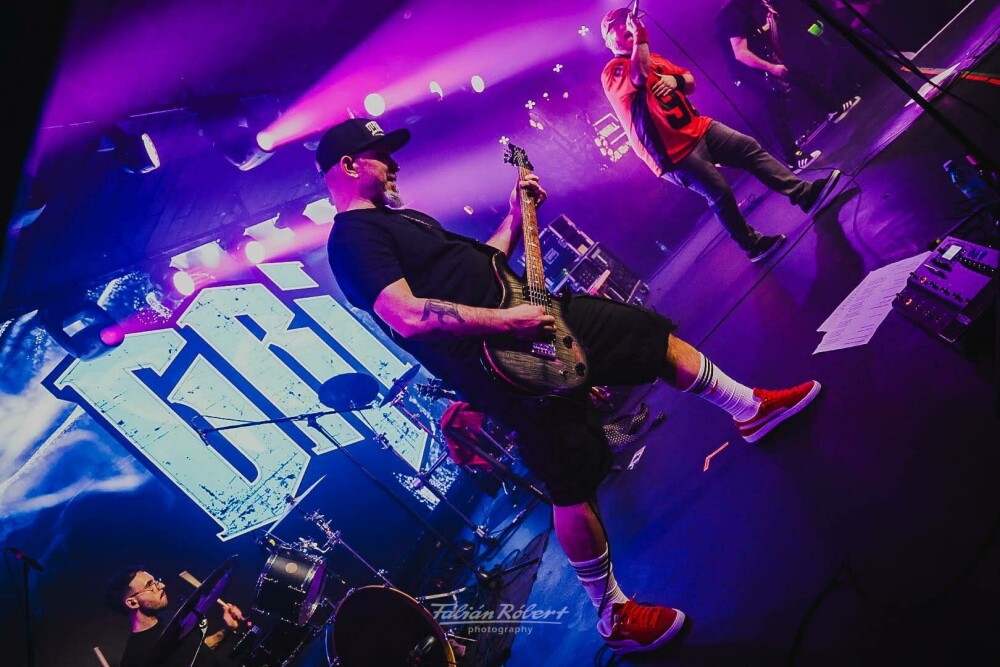 Formația de rock & metal alternativ Gri, album de debut: ”Dezrădăcinat”. ”Milioane de suflete sunt departe de locurile lor” - Imaginea 6