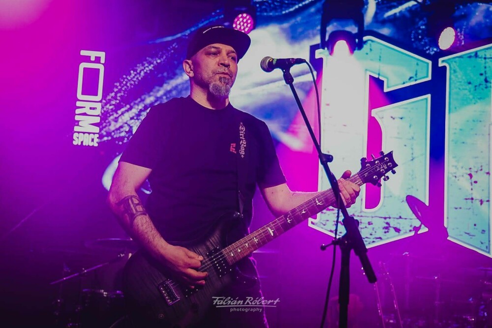 Formația de rock & metal alternativ Gri, album de debut: ”Dezrădăcinat”. ”Milioane de suflete sunt departe de locurile lor” - Imaginea 8