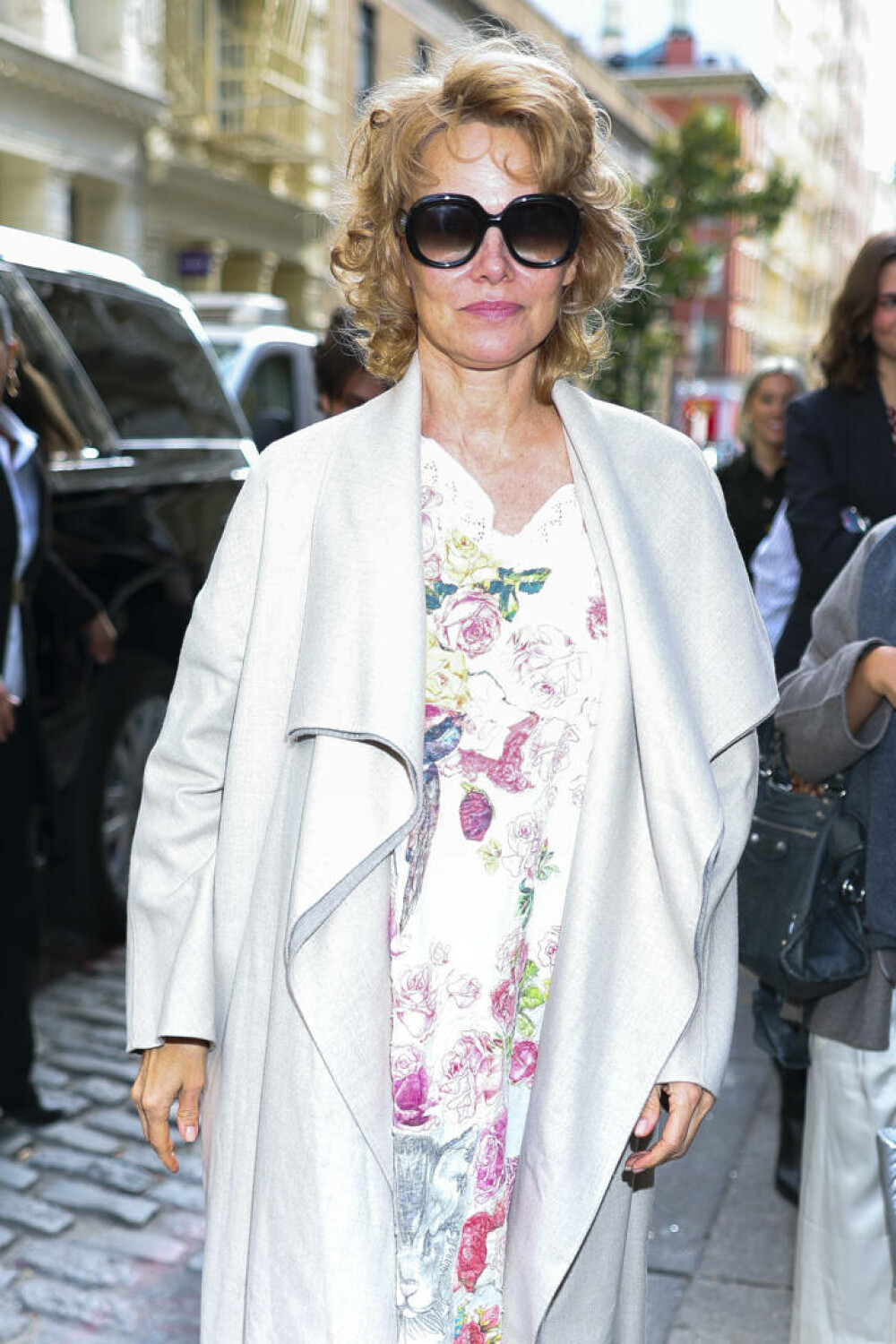 Pamela Anderson și-a lansat propriul brand cosmetic. Ce ținută a purtat la evenimentul de lansare. FOTO - Imaginea 16