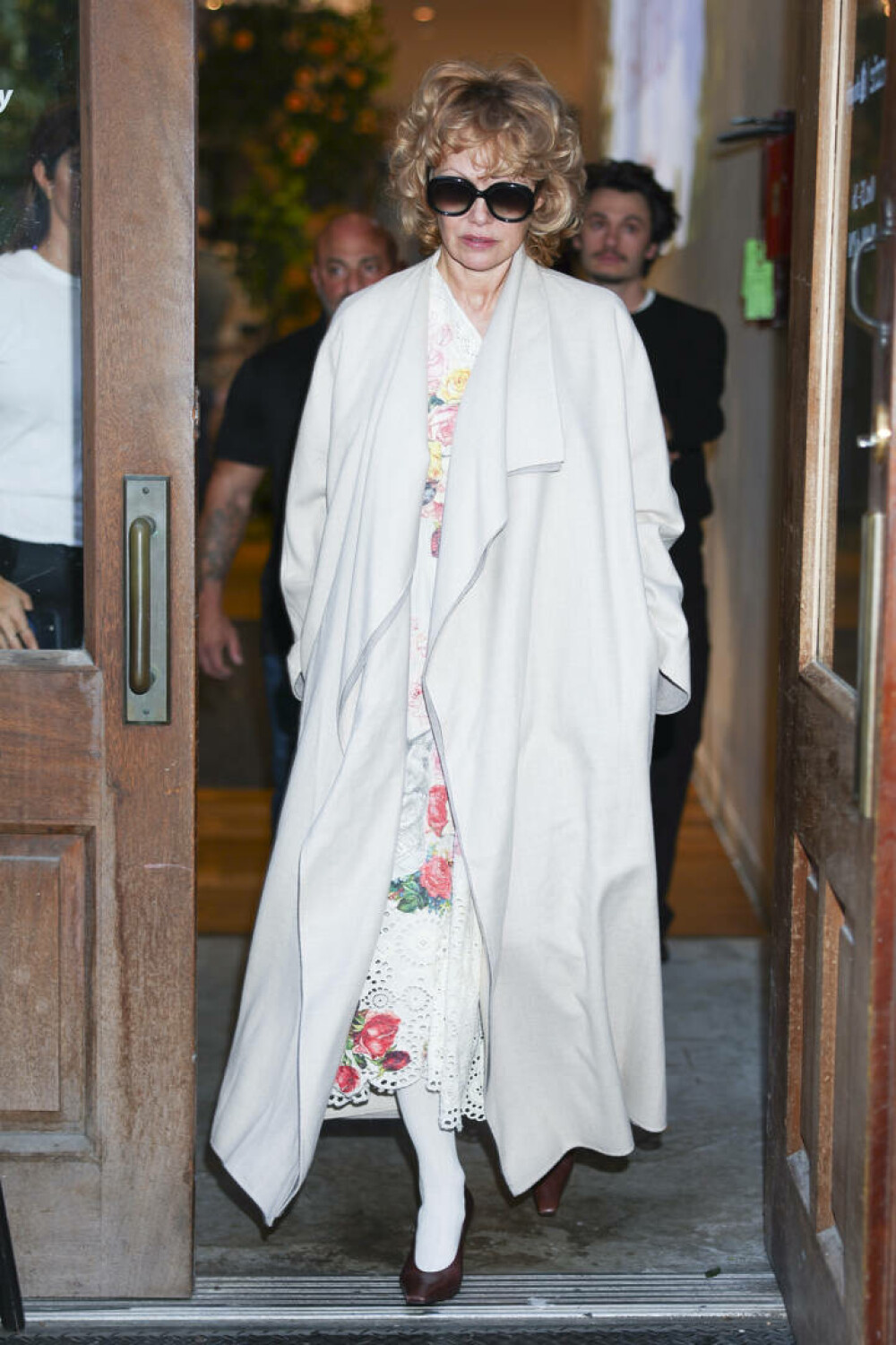 Pamela Anderson și-a lansat propriul brand cosmetic. Ce ținută a purtat la evenimentul de lansare. FOTO - Imaginea 20