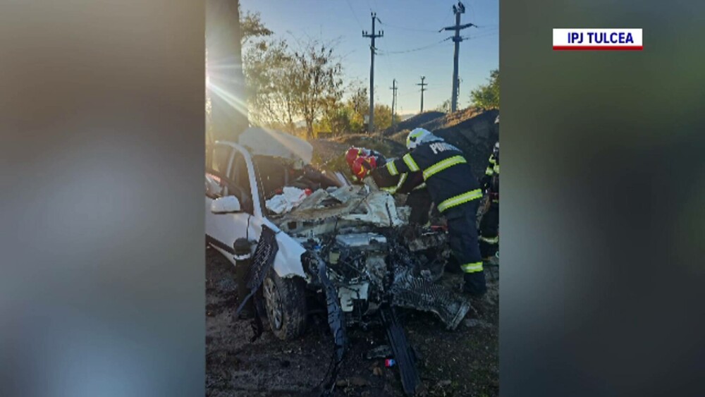 Un șofer a fost decapitat după ce a intrat pe contrasens și s-a izbit de un tractor în Tulcea. Pasagerul a fost dus la spital - Imaginea 2