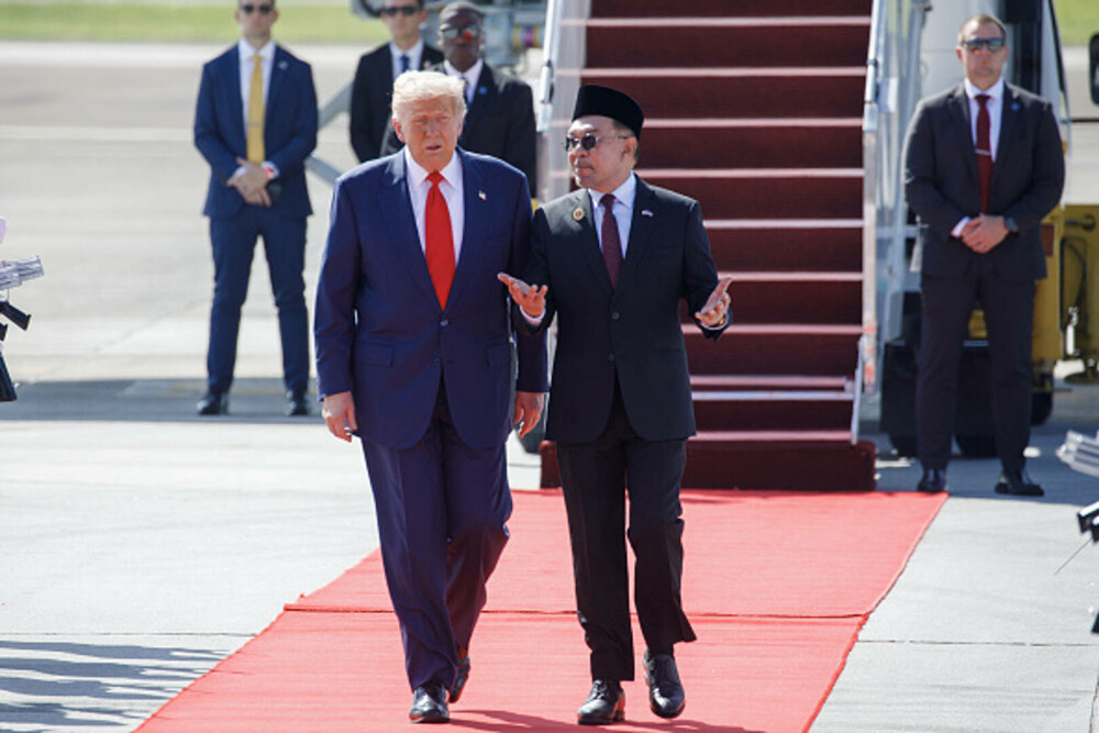 Moment inedit la sosirea lui Donald Trump în Malaezia. Președintele a dansat alături de localnici pe aeroport. VIDEO - Imaginea 2