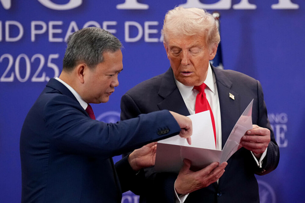 Moment inedit la sosirea lui Donald Trump în Malaezia. Președintele a dansat alături de localnici pe aeroport. VIDEO - Imaginea 5