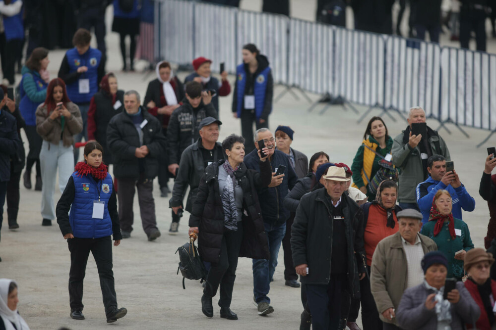 Deutsche Welle scrie despre ”mega” Catedrala Națională. ”Cea mai credincioasă țară din UE, cu cel mai mare deficit bugetar” - Imaginea 7