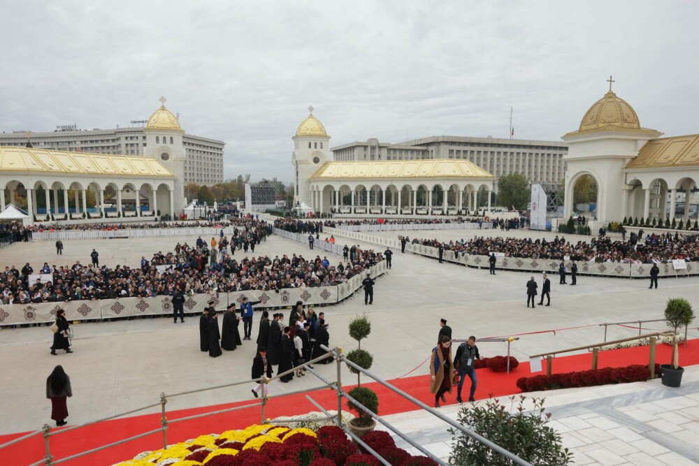 Deutsche Welle scrie despre ”mega” Catedrala Națională. ”Cea mai credincioasă țară din UE, cu cel mai mare deficit bugetar” - Imaginea 4