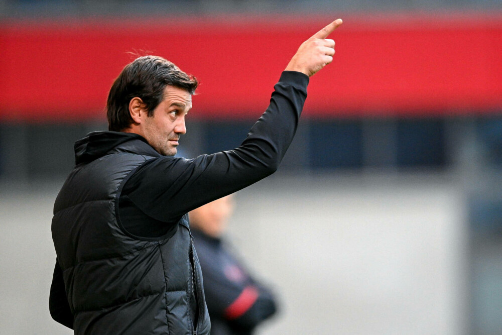 Cristian Chivu împlinește 45 de ani. Legenda lui Inter Milano și parcursul de la căpitanul tricolorilor la antrenor în Italia - Imaginea 22