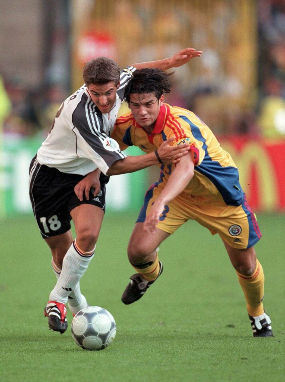 Cristian Chivu împlinește 45 de ani. Legenda lui Inter Milano și parcursul de la căpitanul tricolorilor la antrenor în Italia - Imaginea 28