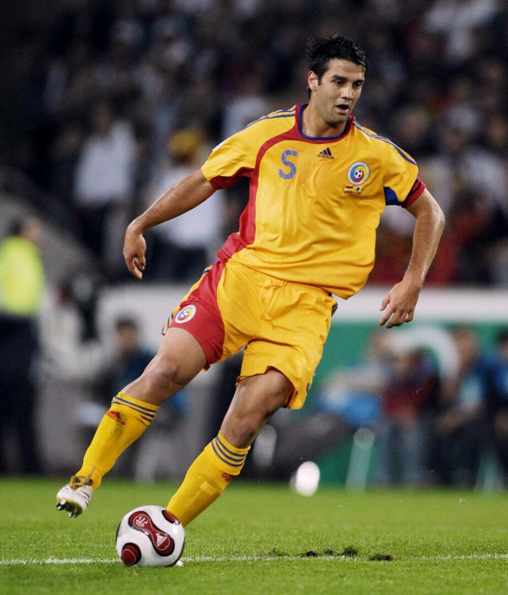 Cristian Chivu împlinește 45 de ani. Legenda lui Inter Milano și parcursul de la căpitanul tricolorilor la antrenor în Italia - Imaginea 29