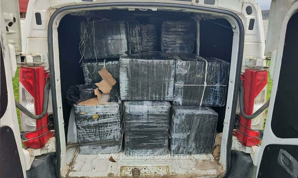 Ce au descoperit polițiștii din Maramureș într-o dubă urmărită în trafic. Valoarea mărfii depășește 100.000 de euro. FOTO - Imaginea 2