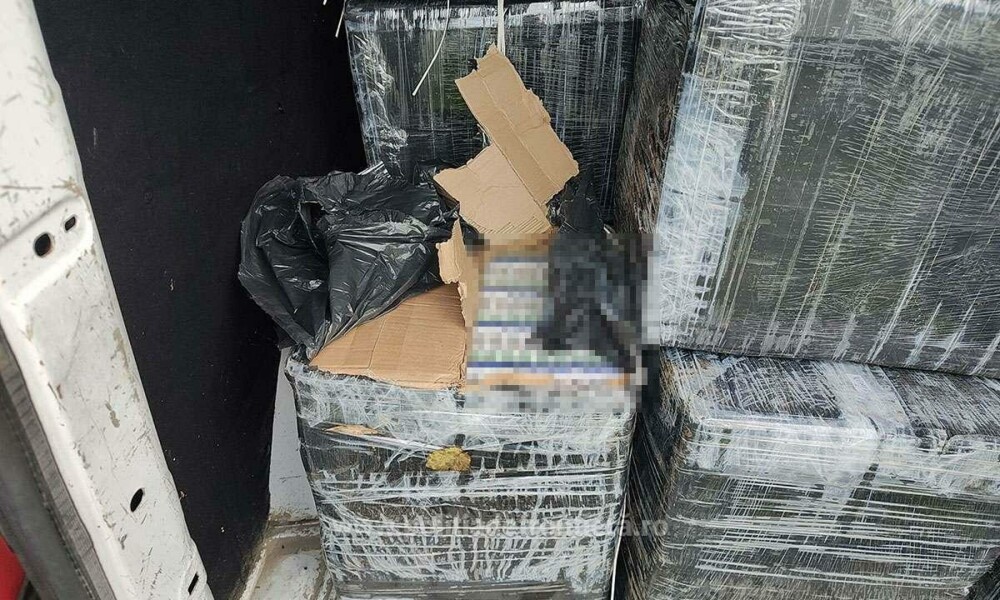 Ce au descoperit polițiștii din Maramureș într-o dubă urmărită în trafic. Valoarea mărfii depășește 100.000 de euro. FOTO - Imaginea 3