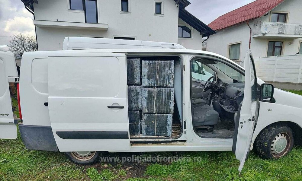Ce au descoperit polițiștii din Maramureș într-o dubă urmărită în trafic. Valoarea mărfii depășește 100.000 de euro. FOTO - Imaginea 4