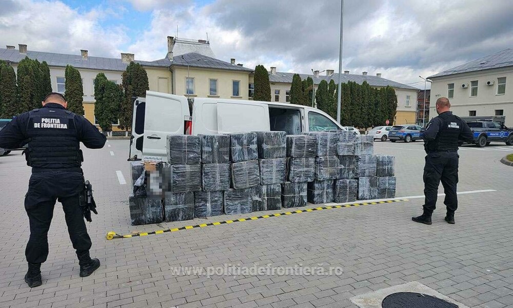 Ce au descoperit polițiștii din Maramureș într-o dubă urmărită în trafic. Valoarea mărfii depășește 100.000 de euro. FOTO - Imaginea 5
