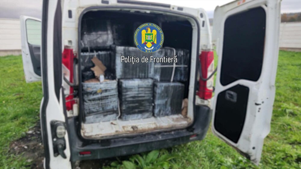 Ce au descoperit polițiștii din Maramureș într-o dubă urmărită în trafic. Valoarea mărfii depășește 100.000 de euro. FOTO - Imaginea 7