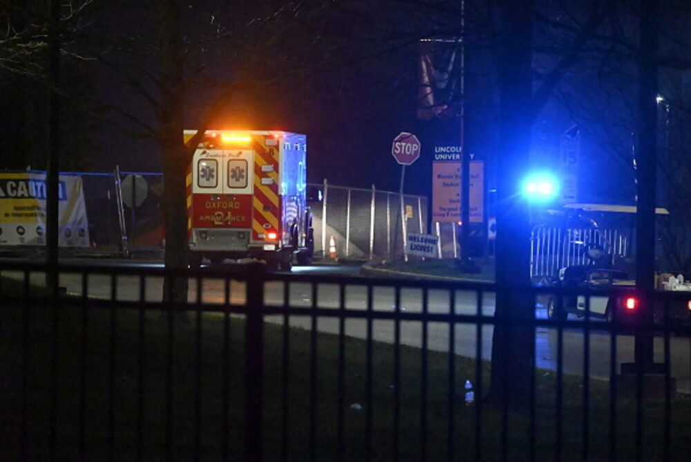 Atac armat la o petrecere studenţească, în SUA. Cel puţin o persoană a murit și alte șase au fost rănite. GALERIE FOTO - Imaginea 2