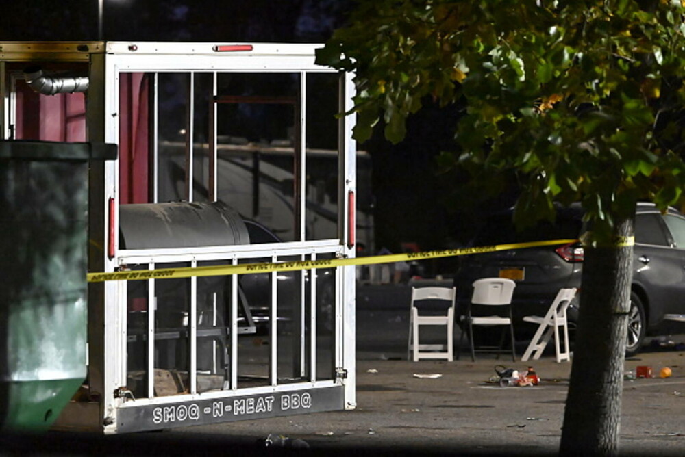 Atac armat la o petrecere studenţească, în SUA. Cel puţin o persoană a murit și alte șase au fost rănite. GALERIE FOTO - Imaginea 14