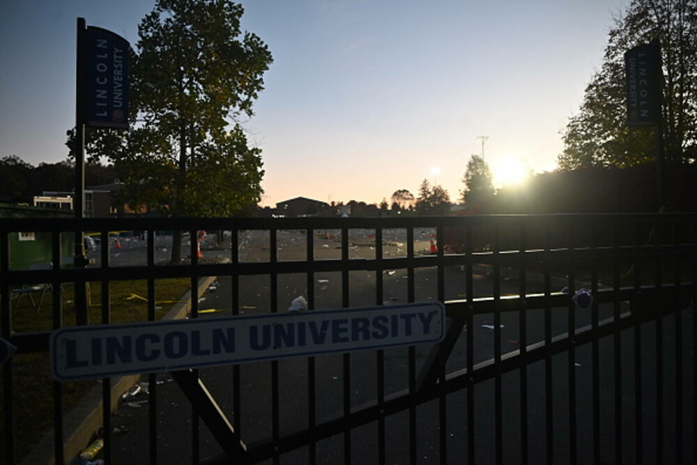 Atac armat la o petrecere studenţească, în SUA. Cel puţin o persoană a murit și alte șase au fost rănite. GALERIE FOTO - Imaginea 15