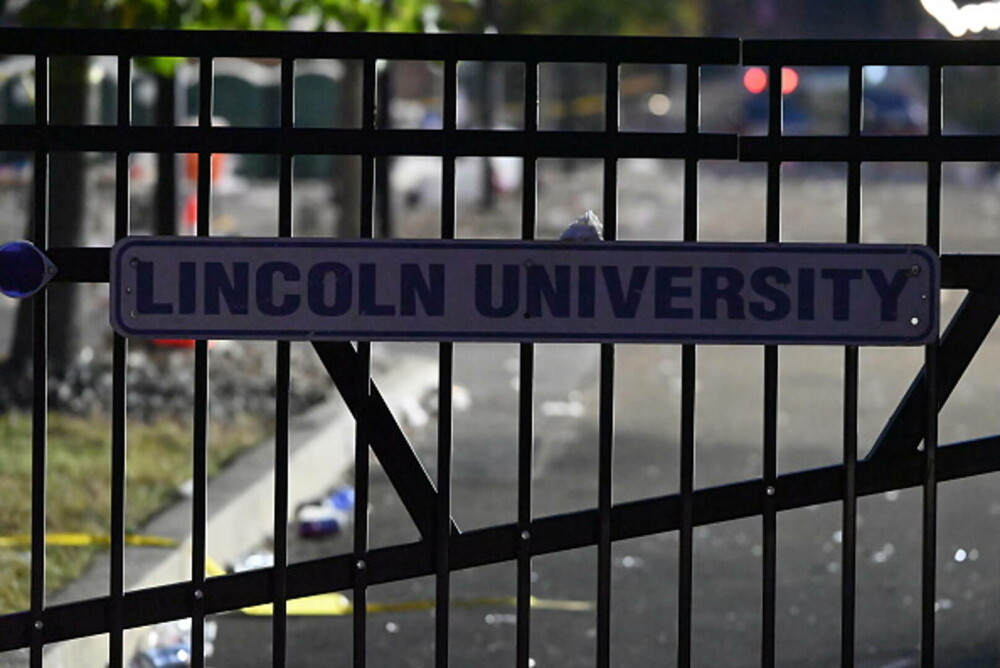 Atac armat la o petrecere studenţească, în SUA. Cel puţin o persoană a murit și alte șase au fost rănite. GALERIE FOTO - Imaginea 18