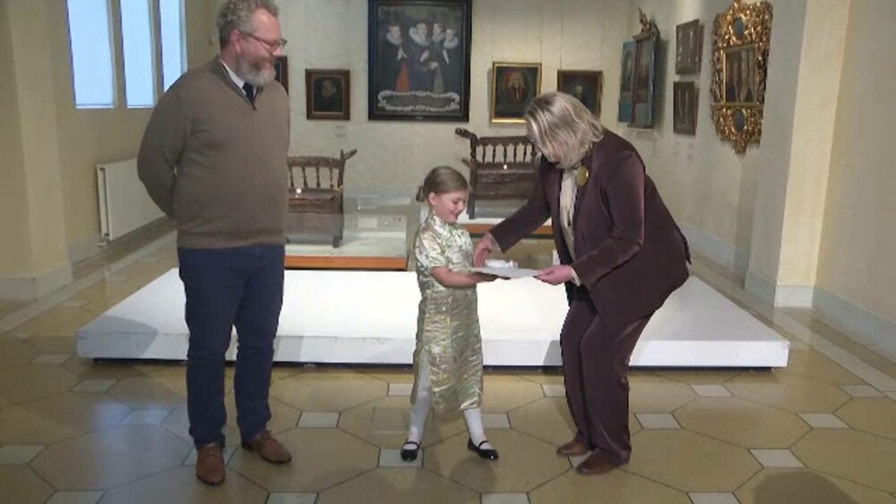 O fetiță de 8 ani a descoperit un artefact vechi de peste 1000 de ani pe o plajă din Islanda. Cui ar fi aparținut - Imaginea 2