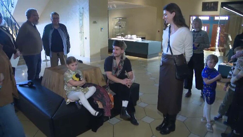 O fetiță de 8 ani a descoperit un artefact vechi de peste 1000 de ani pe o plajă din Islanda. Cui ar fi aparținut - Imaginea 6