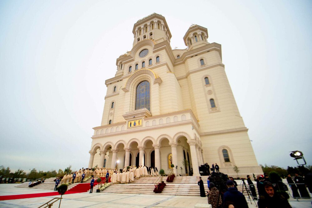 Deutsche Welle scrie despre ”mega” Catedrala Națională. ”Cea mai credincioasă țară din UE, cu cel mai mare deficit bugetar” - Imaginea 1