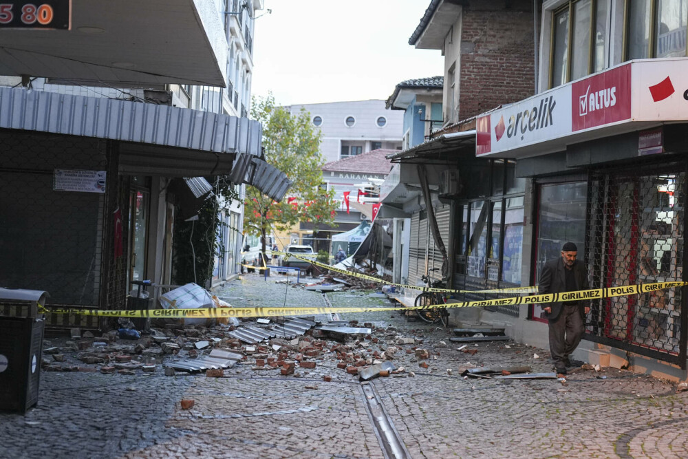 Cutremur puternic în Turcia, luni seară. Unde a lovit și ce magnitudine a avut. FOTO - Imaginea 15