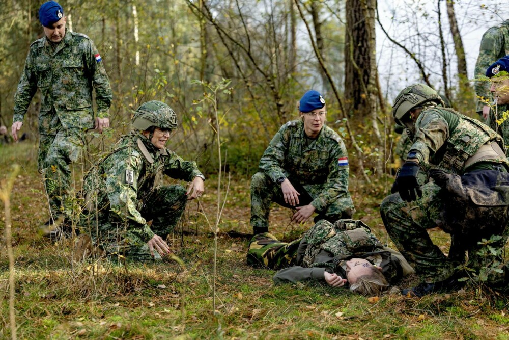 Regina Maxima a Țărilor de Jos, în uniformă militară și cu fața vopsită în culori de camuflaj. Ce s-a întâmplat | FOTO - Imaginea 1