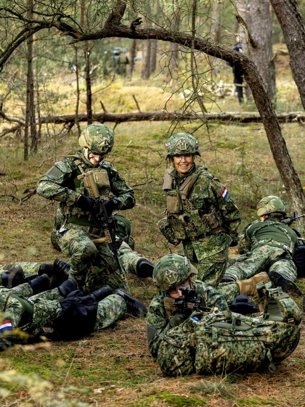 Regina Maxima a Țărilor de Jos, în uniformă militară și cu fața vopsită în culori de camuflaj. Ce s-a întâmplat | FOTO - Imaginea 10