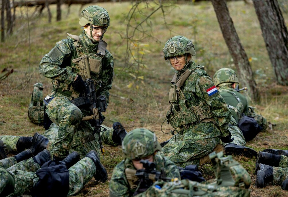 Regina Maxima a Țărilor de Jos, în uniformă militară și cu fața vopsită în culori de camuflaj. Ce s-a întâmplat | FOTO - Imaginea 11