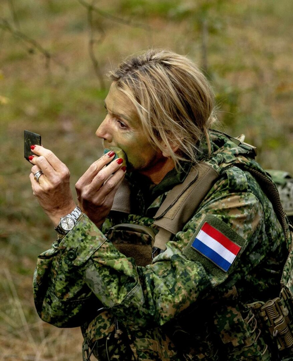 Regina Maxima a Țărilor de Jos, în uniformă militară și cu fața vopsită în culori de camuflaj. Ce s-a întâmplat | FOTO - Imaginea 15
