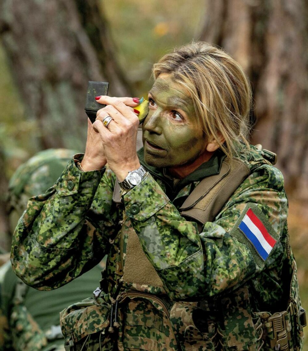 Regina Maxima a Țărilor de Jos, în uniformă militară și cu fața vopsită în culori de camuflaj. Ce s-a întâmplat | FOTO - Imaginea 19